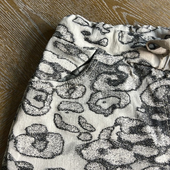 BRAND BAZAR Shimmer Animal Print Pant M - Picture 4 of 10